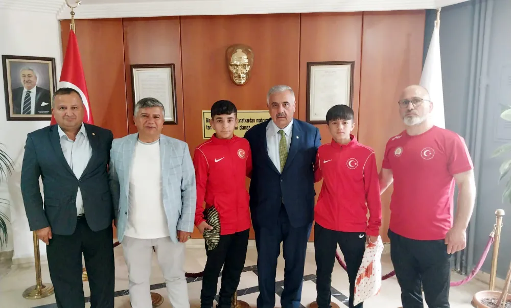 Gür, genç güreşçileri ödüllendirdi